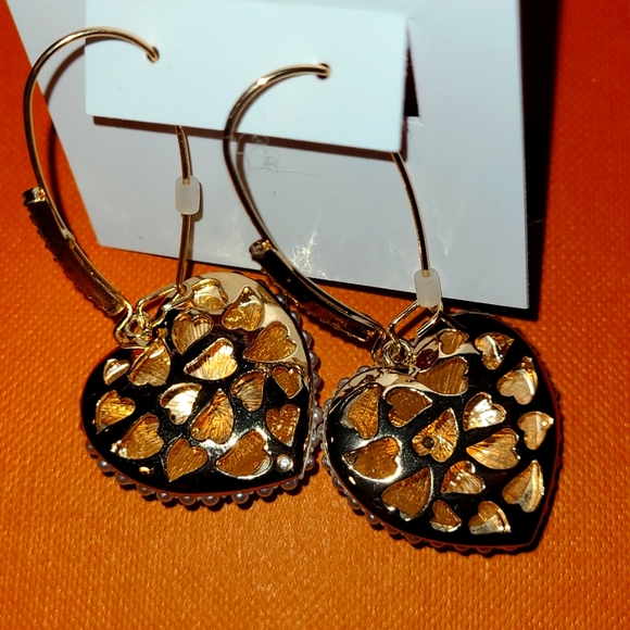 ❤️❤️ HAPPY VALENTINES DAY!! ❤️❤️ NWT Betsey Johnson heart earrings ❤️❤️ - Picture 2 of 2